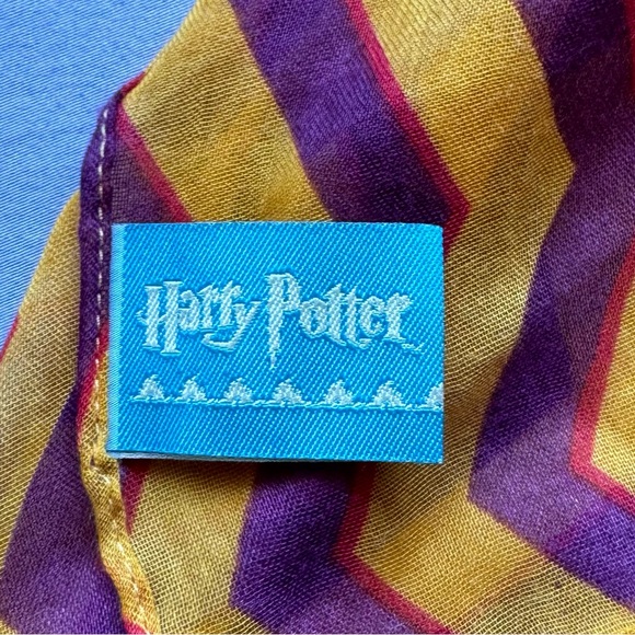 Harry Potter unisex infinity scarf gryffindor yellow & red - Picture 2 of 5